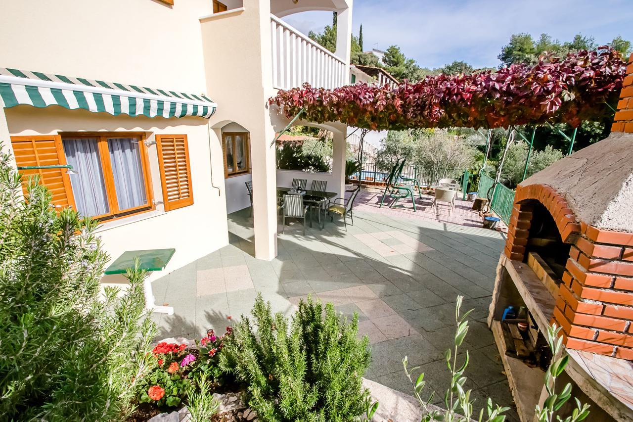 Apartments Toni Vinisce Exterior photo