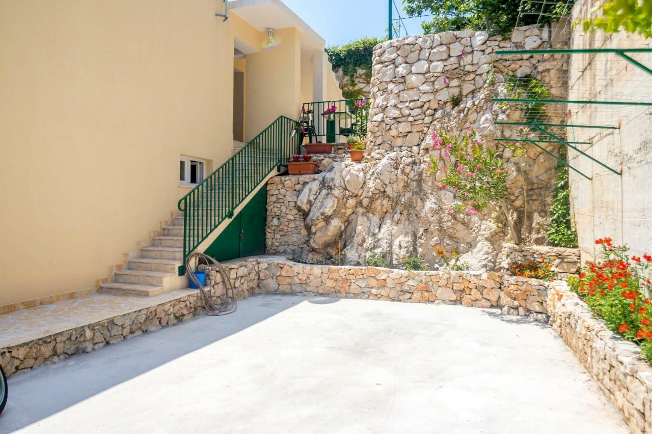 Apartments Toni Vinisce Exterior photo